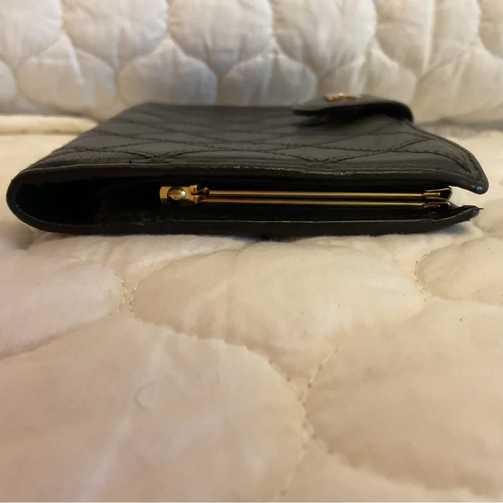 Chanel Vintage Caviar French Kisslock Wallet Diamond Stitch Leather